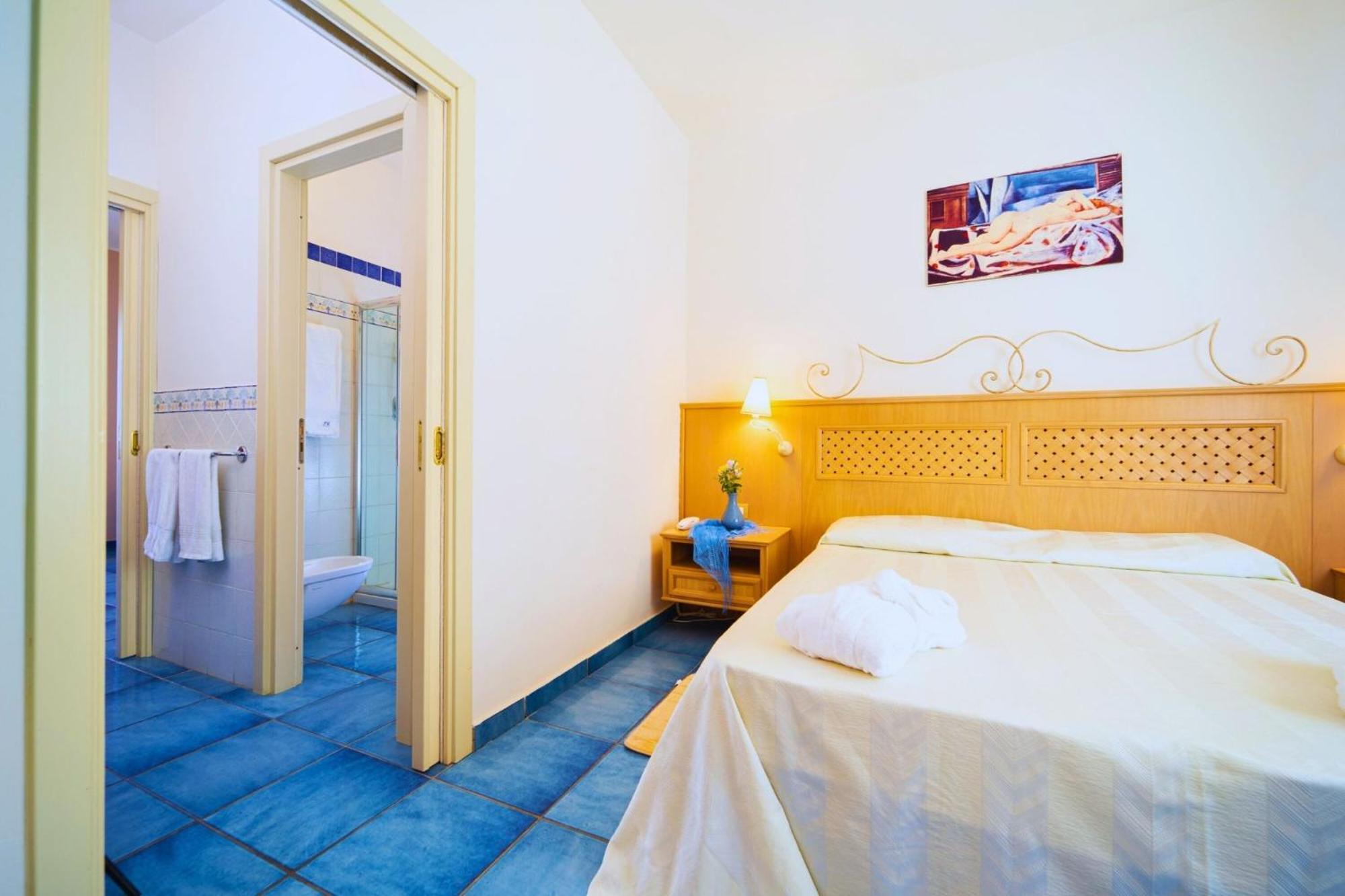 Hotel Ipomea Club Capo Vaticano Exterior photo